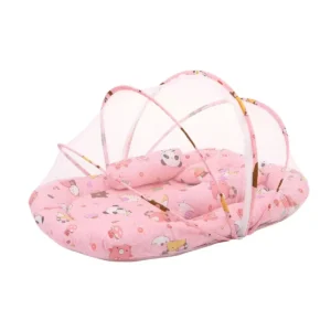 Lit bébé avec moustiquaire
